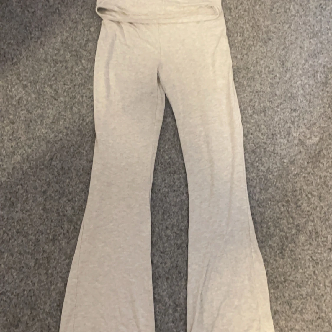 Grå mjukisbyxor från 157