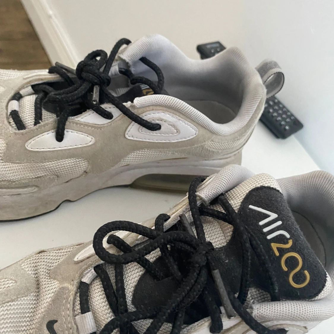 Nike sneakers i beige och guld - 4