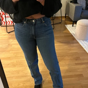Perfect Jeans - Snygga jeans som är inköpta de senaste månaderna men säljs pga av blivit för små. Från Gina i storlek 38. 🥰