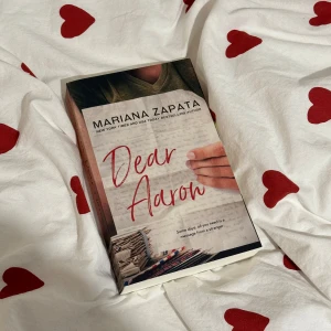 Dear Aaron - Slowburn av the queen of slowburn, Mariana Zapata. Nyskick 