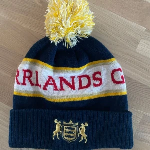 Norrlands Guld Mössa  - Säljer en Norrlands guld mössa som är perfekt till afterskin! Mössan är som ny inga spår av användning, bara att höra av sig vid intresse! Mvh