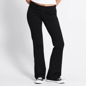 kostym byxor från lager  - säljer oandvända lågmidjade kostymbyxor ifrån lager 157! endast testade men gillade inte hur dem satt. modellen på bilden är 175 och har strl S för jämförelse. nypris 200kr. använd gärna instabox!!