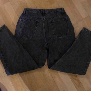 Asos Design | Jeans | W32 - ‼️Svarta Jeans från Asos Design‼️ Märke: Asos 🏷️ Storlek: W32/L30📏 Passform: Loose fit 📌 Skick: ⭐️8.5/10⭐️ Fraktar: Inom 1 dag 📦  