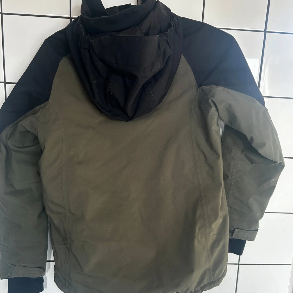 Grön och svart jacka från Everest - 1