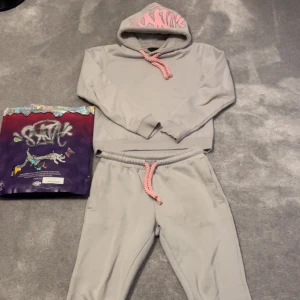 Syna World tracksuit (äkta✅)  - Äkta har kvitto