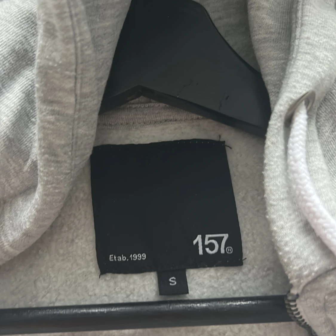 Grå hoodie från 157 - 1