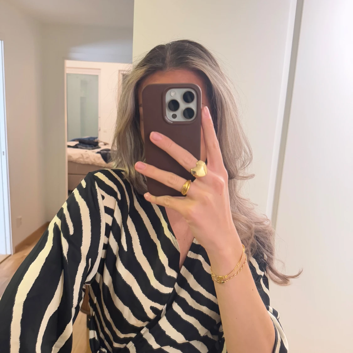 Zebramönstrad omlottklänning i satin - 2