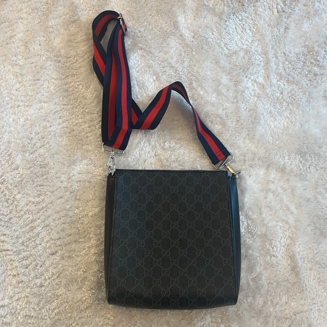 Svart gucci axelväska - 1