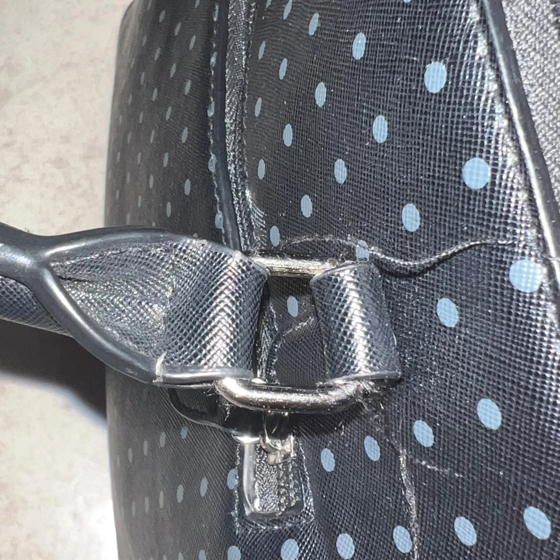 Svart prickig handväska från U.S. Polo Assn. - 1