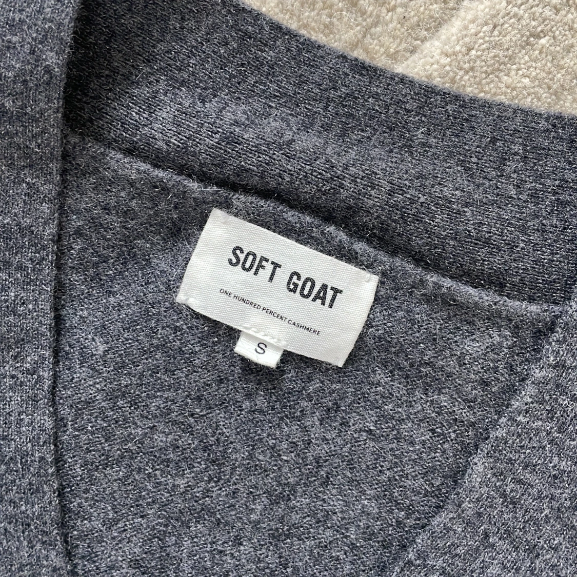 Grå kashmirtröja från Soft Goat - 2