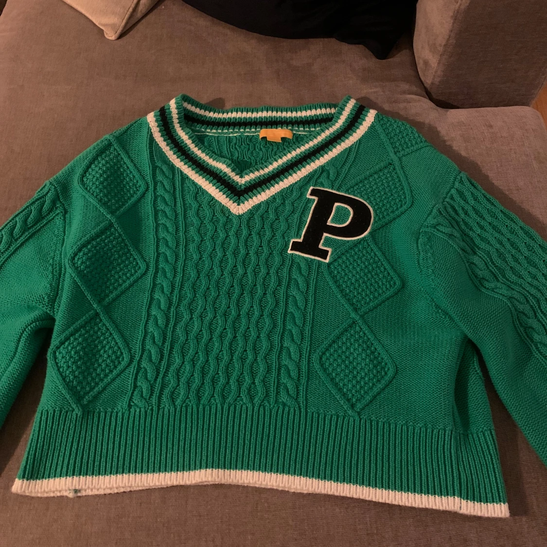 Grön stickad tröja - 1