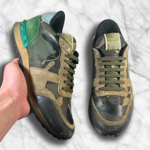 Valentino rockrunner - Storlek: 41, passar 42 | skick: 9/10 | pris: 1600kr 
