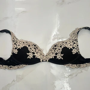 Pretty Flowers Gioia - Intimissimi Gioia, obs går ej att reglera längden på banden! Använd gärna köp nu 🤍 