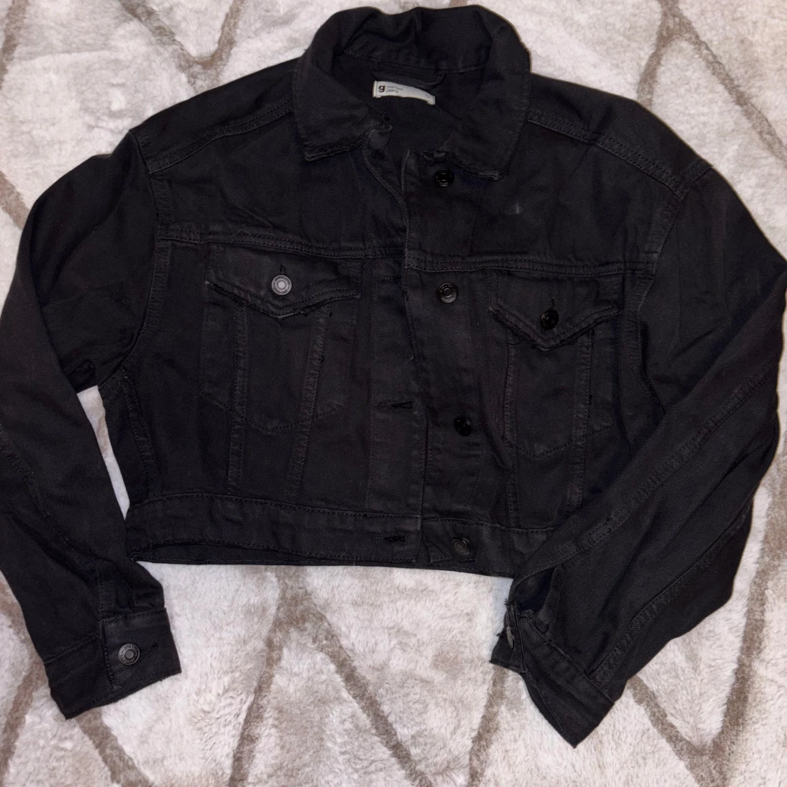 Svart croppad jeansjacka