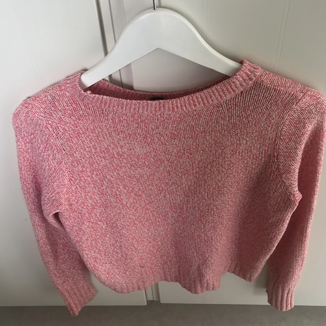 Rosa stickad tröja från Divided - 1