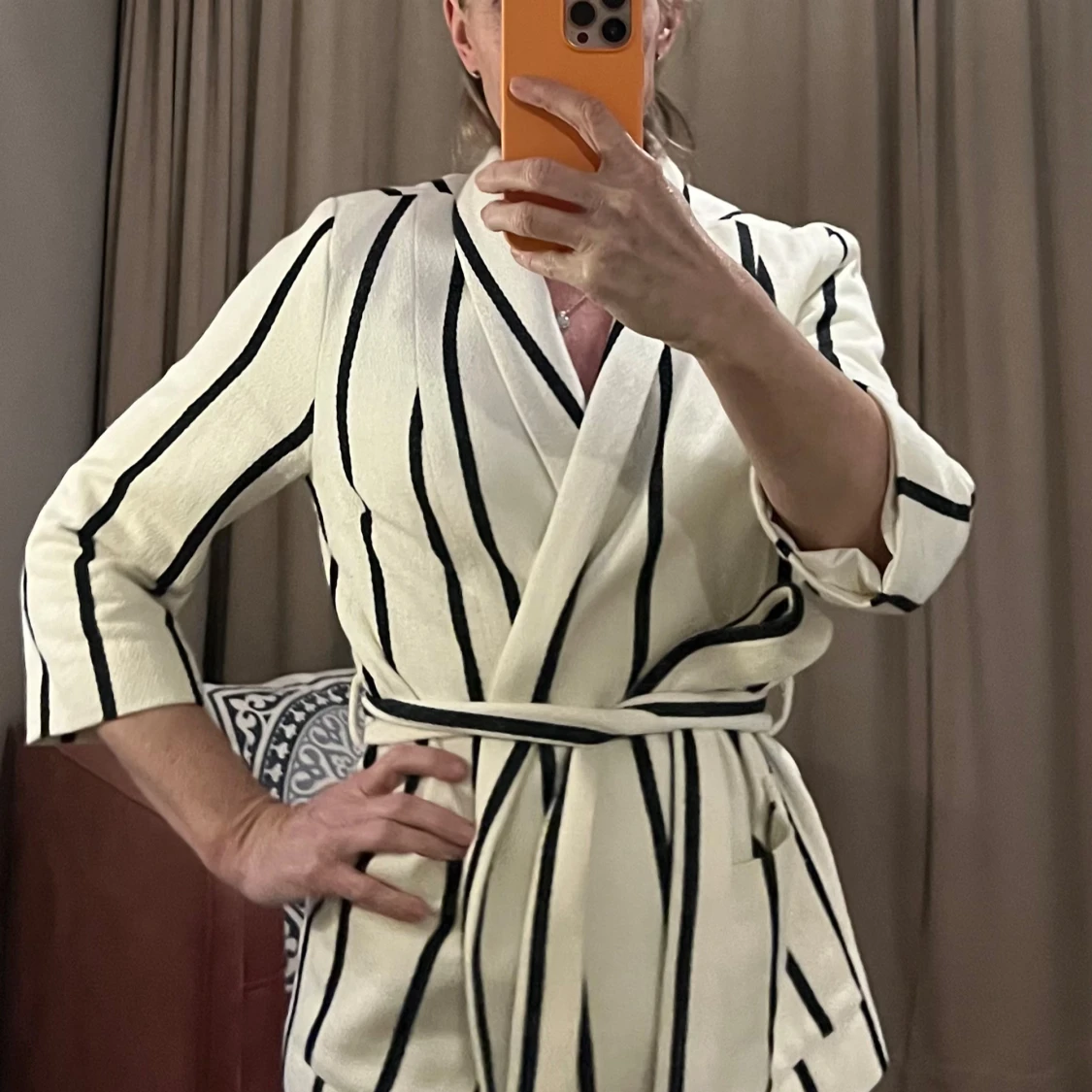 Vit och svart randig kavaj