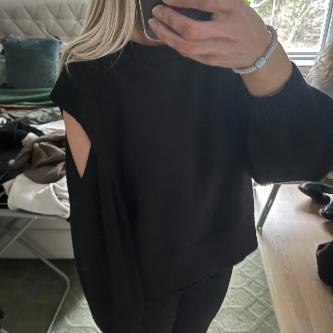 Svart stickad tröja