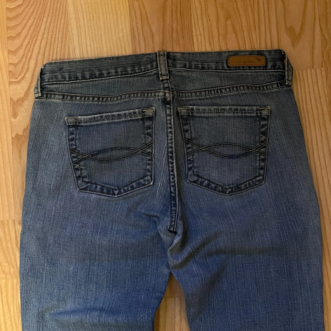 Blå vintage bootcut jeans från Abercrombie & Fitch - 3