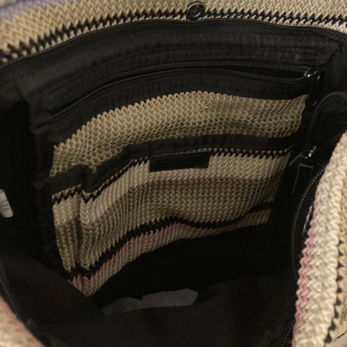 Randig axelväska i stickat material (Ceannis) - 2