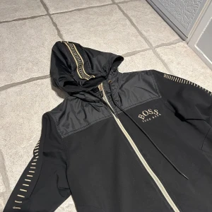 Hugo Boss hoodie - Säljer en fet Hugo boss hoodie