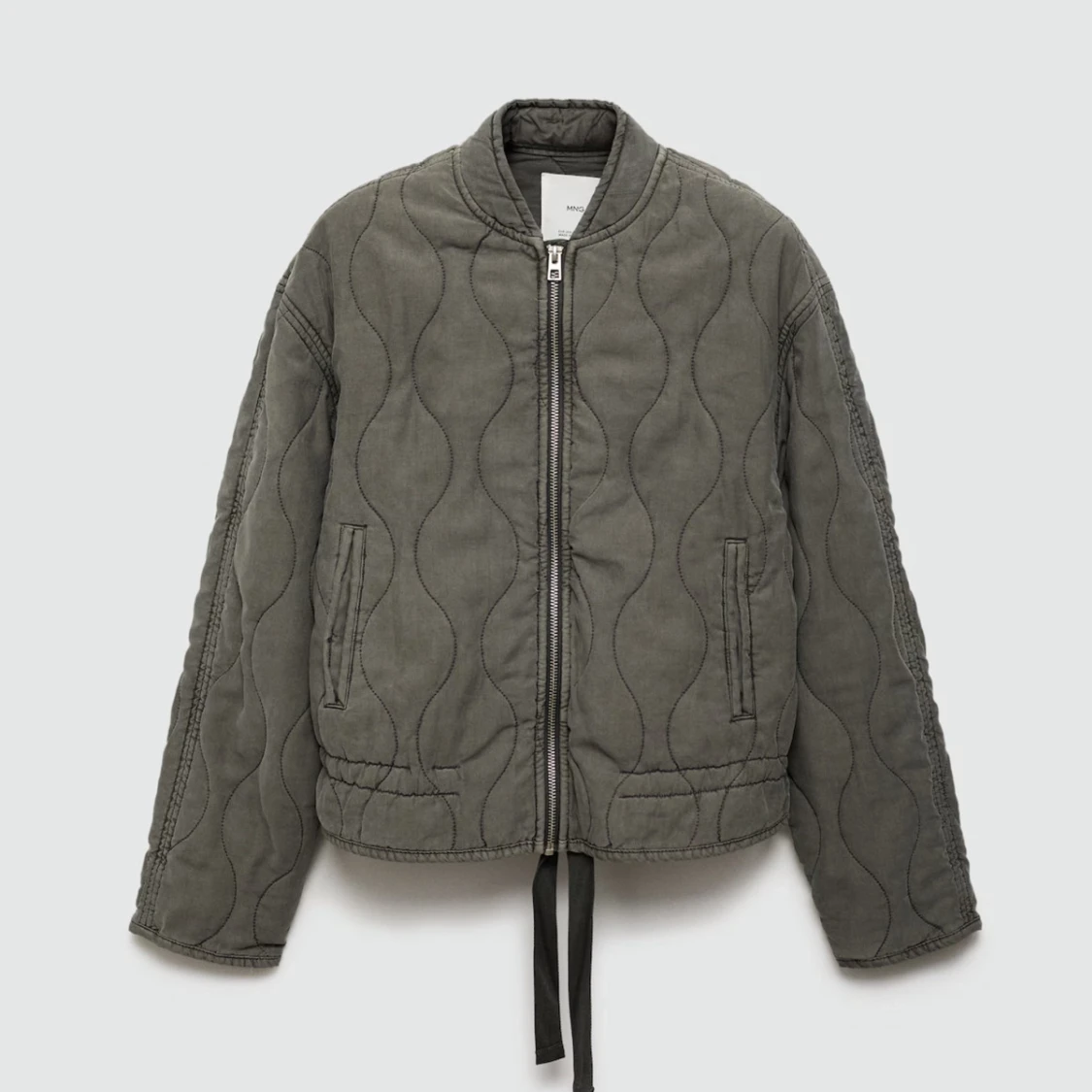 Grå quiltad jacka med dragkedja