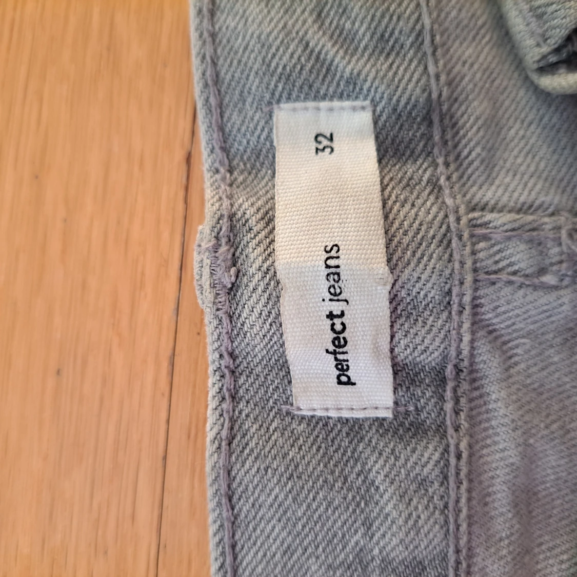 Ljusgråa jeans från Gina tricot - 3