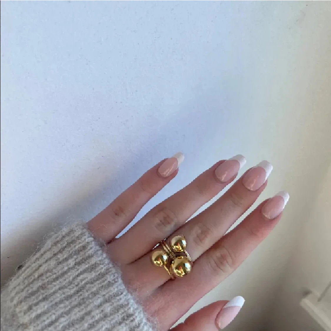 Guldig ring med kulor  - 2