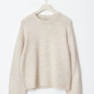 Stickad tröja - Supersnygg stickad tröja! Den passar xs-m skulle jag säga💕Pris kan sänkas vid snabb affär!