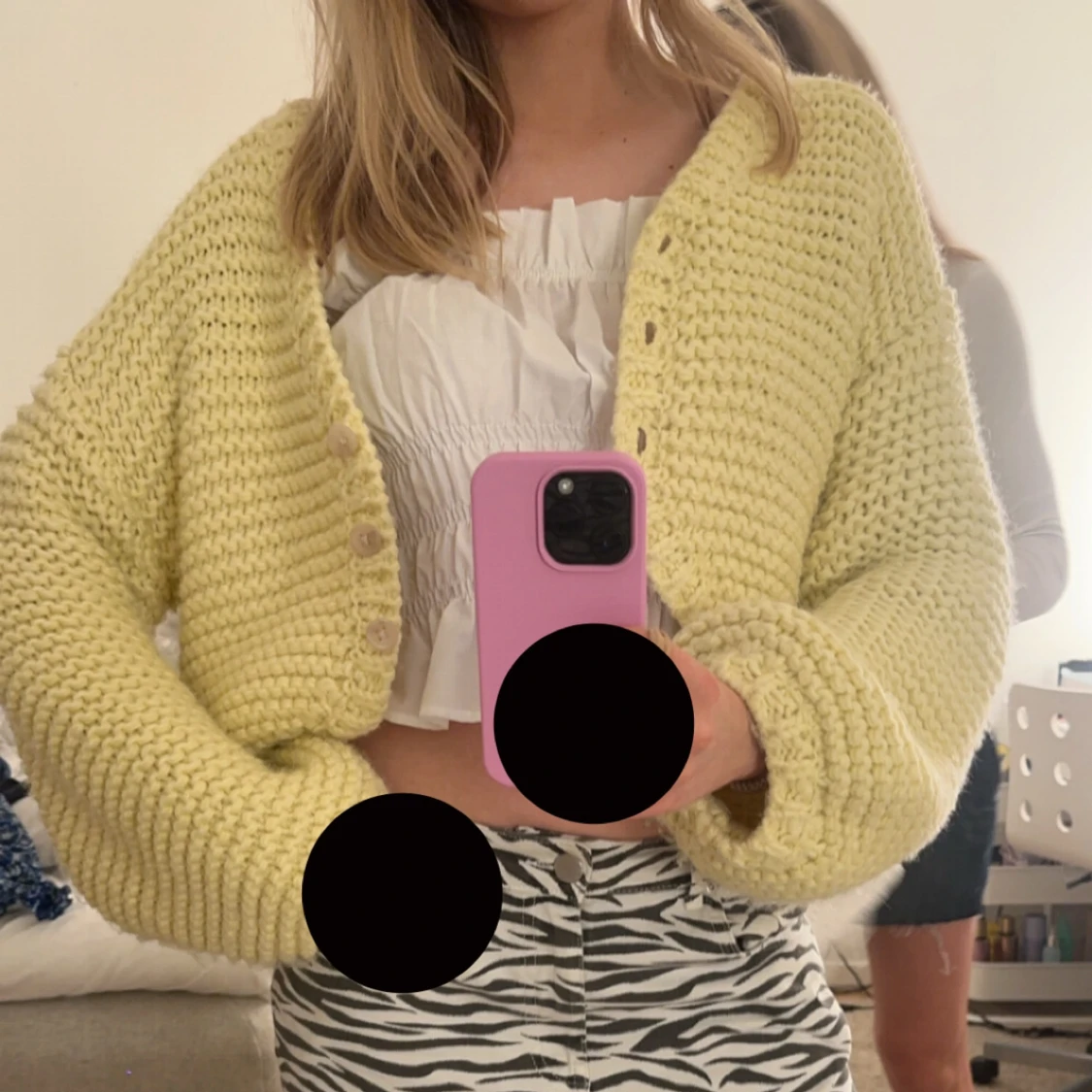 Gul stickad kofta - 1