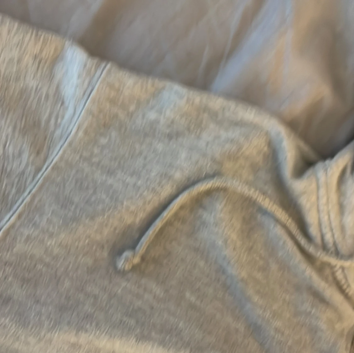 Grå hoodie från Pull&Bear med dragkedja - 2