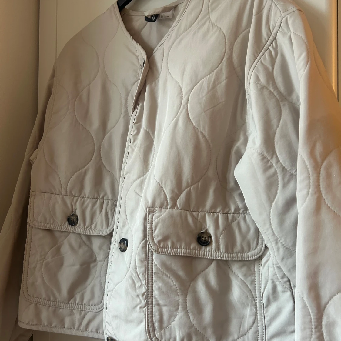 Beige quiltad jacka - 4