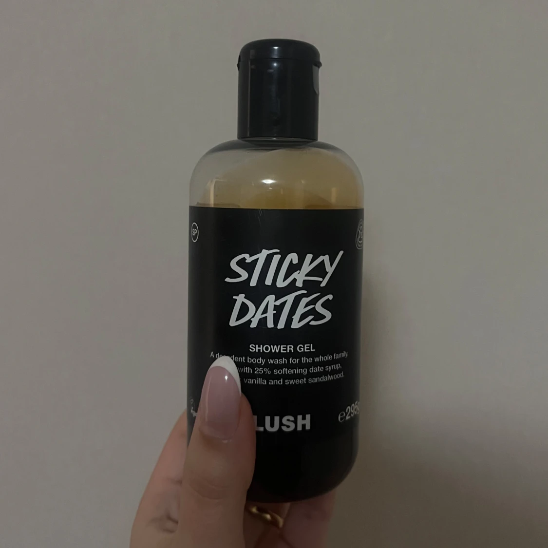 Lush sticky dates mer än hälften kvar ✨🍮