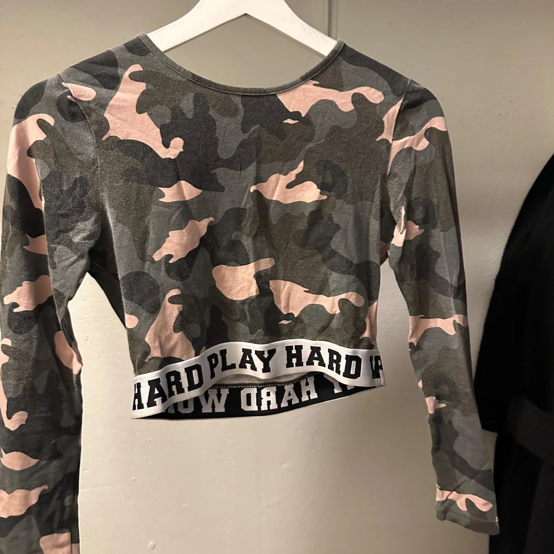 Camouflage croppad topp