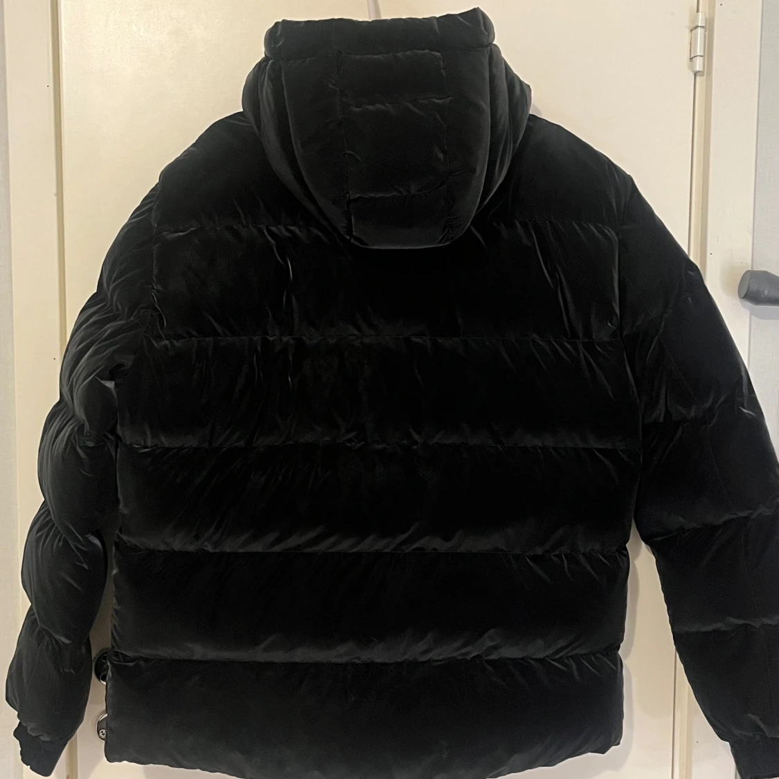 Svart dunjacka från Prada - 1