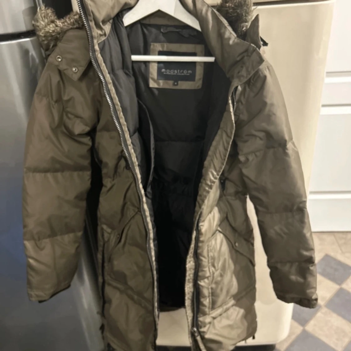 Olivgrön dunjacka från Modström - 1