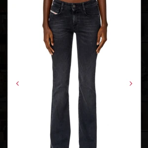 Diesel jeans  - Snygga svarta bootcut jeans från diesel 💓 storlek 26 , 32