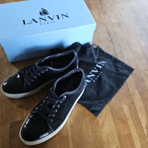 Lanvin skor - Ett par snygga Lanvin i den mest populära färgen! Låda och dustbag medföljer✅Vid frågor skriv!💬 