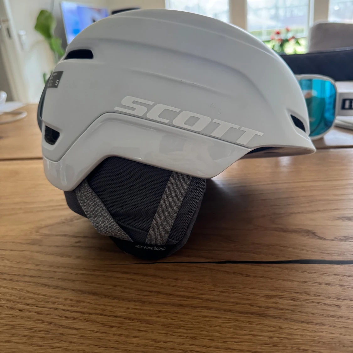 Skidhjälm och glasögon 