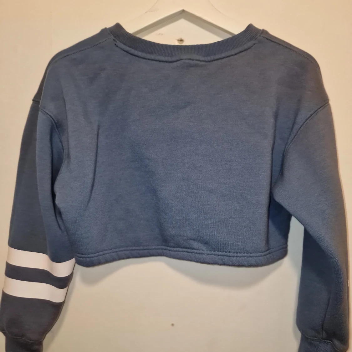 Blå croppad tröja från Ryderwear - 1