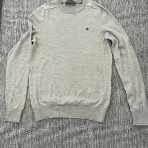 Beige tröja från Morris - Beige Morriströja. Använd ett fåtal gånger.