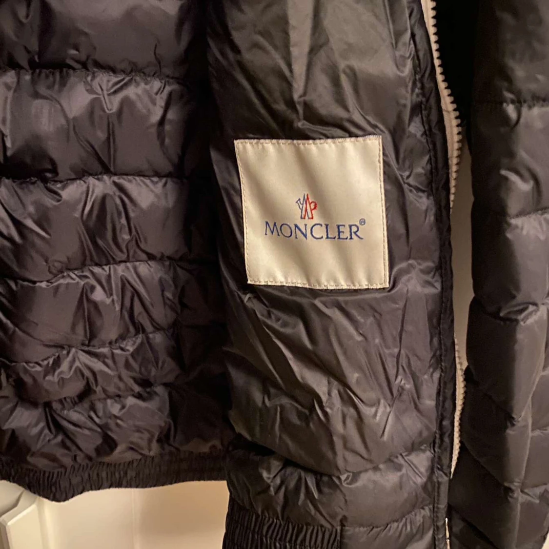 Svart dunjacka från Moncler - 2