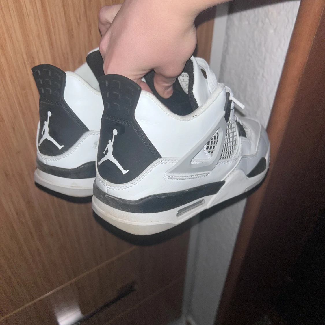 Vita och svarta sneakers - 2