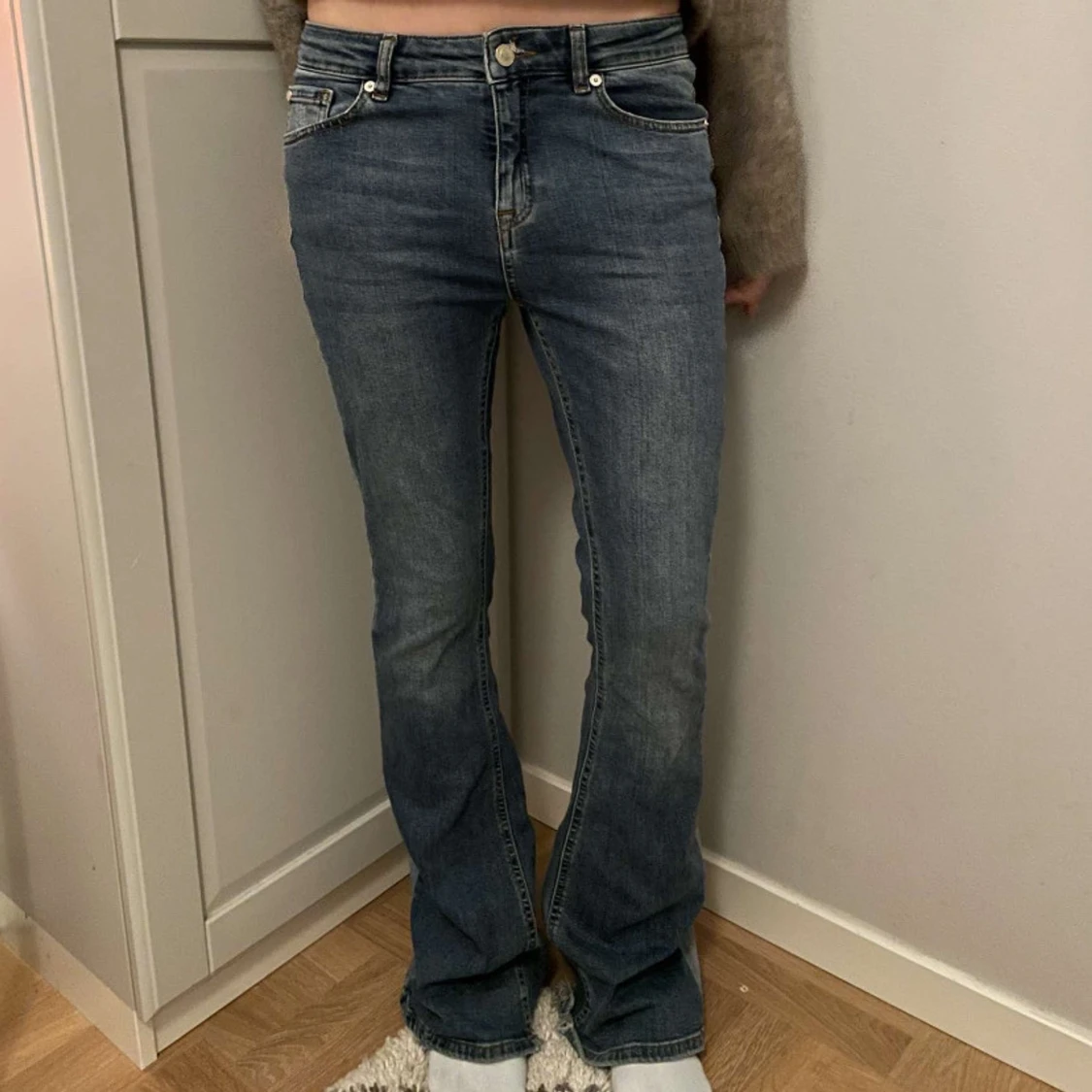 Blå bootcut jeans - 2