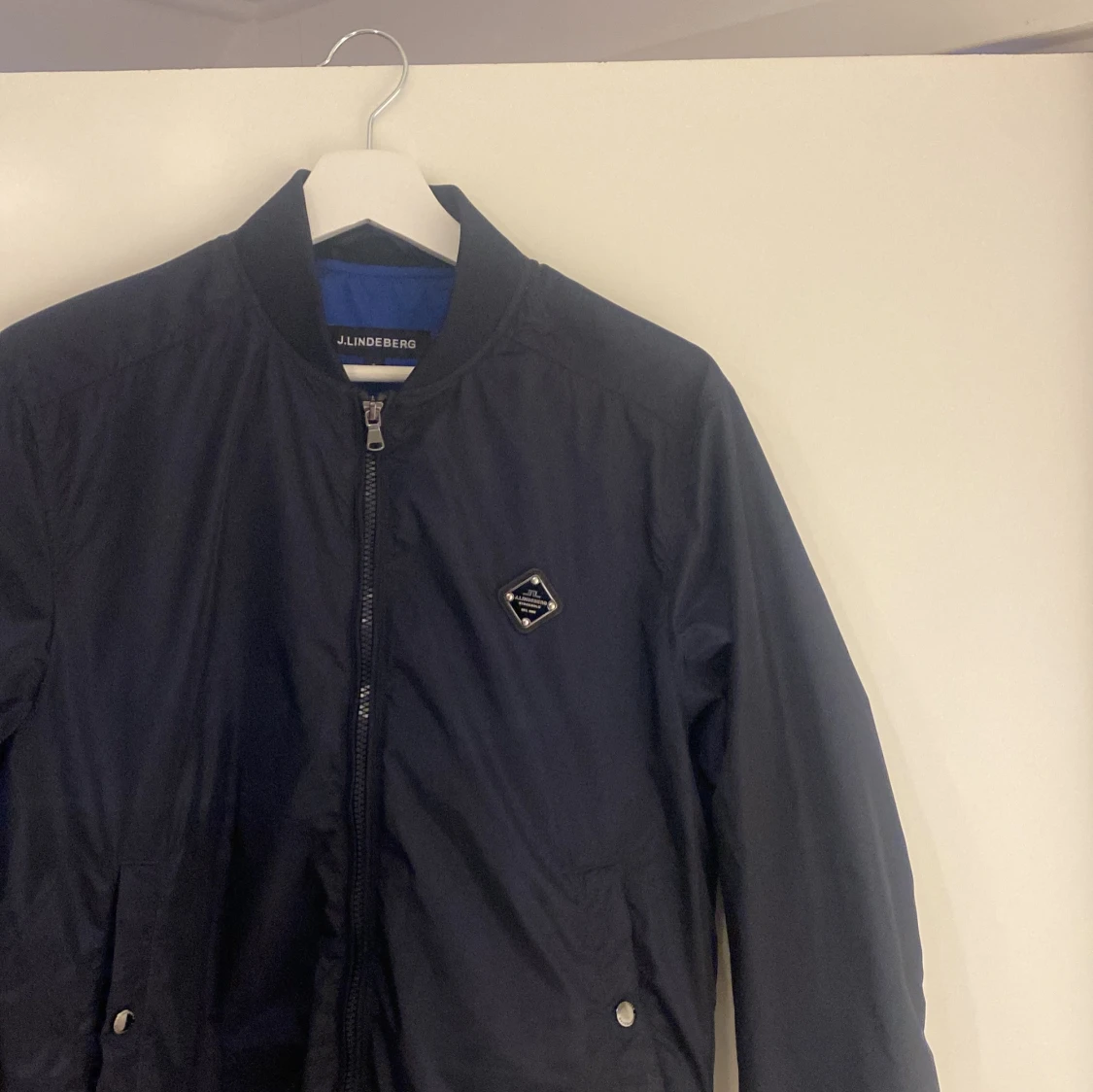 Mörkblå bomberjacka från J.Lindeberg - 1