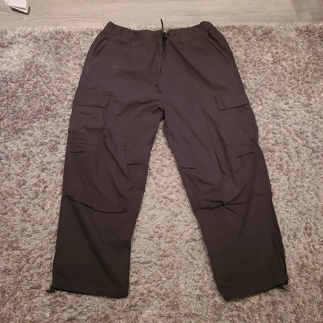 Svarta cargobyxor från Zara