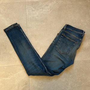 Tiger of Sweden jeans  - Feta jeans från Tiger of Sweden i toppskick | Inga defekter | modell: evolve | storlek:28/32 | skriv om du har frågor eller funderingar 