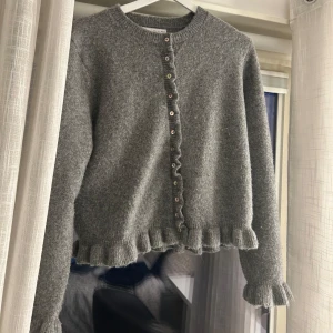 Zara kofta - Strl L men sitter som S. Knappt använd.