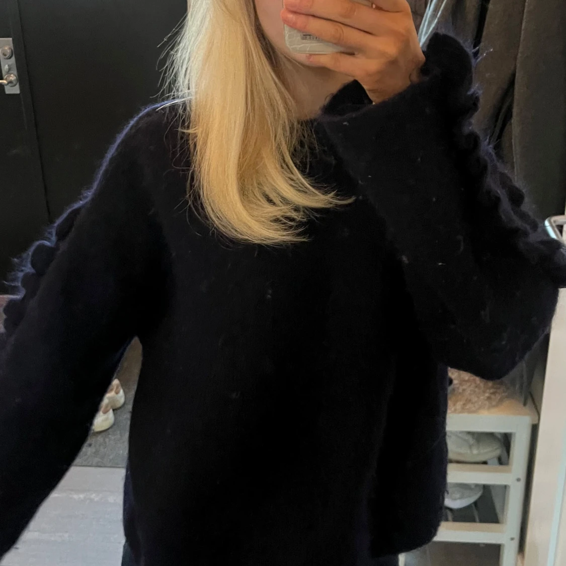 Mörkblå tröja från arket