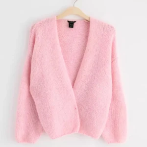 Lindex Kofta Rosa - Rosa kofta från lindex i storlek xs som är slutsåld på nätet, skriv för fler bilder! 💕