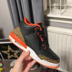 Air Jordan 3  - Nyskick på dessa fina jordans, inte kommit till användning då dem är små på mig 😊